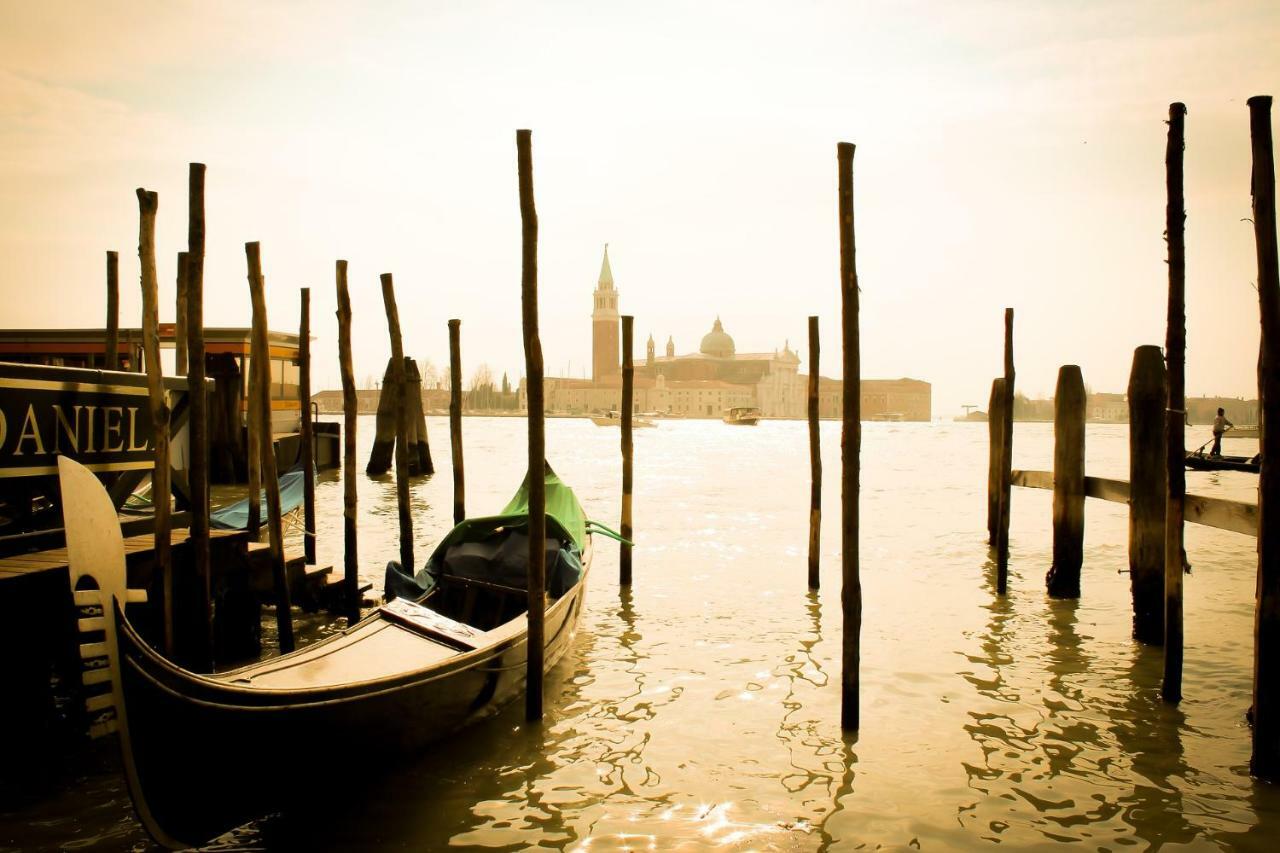 Residenza Ca' Brighella Apartment Venesia Bagian luar foto